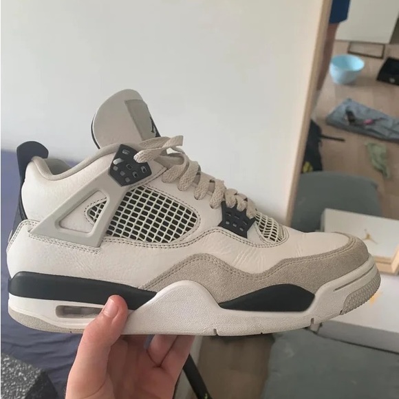 Jordan 4 miltary blacks